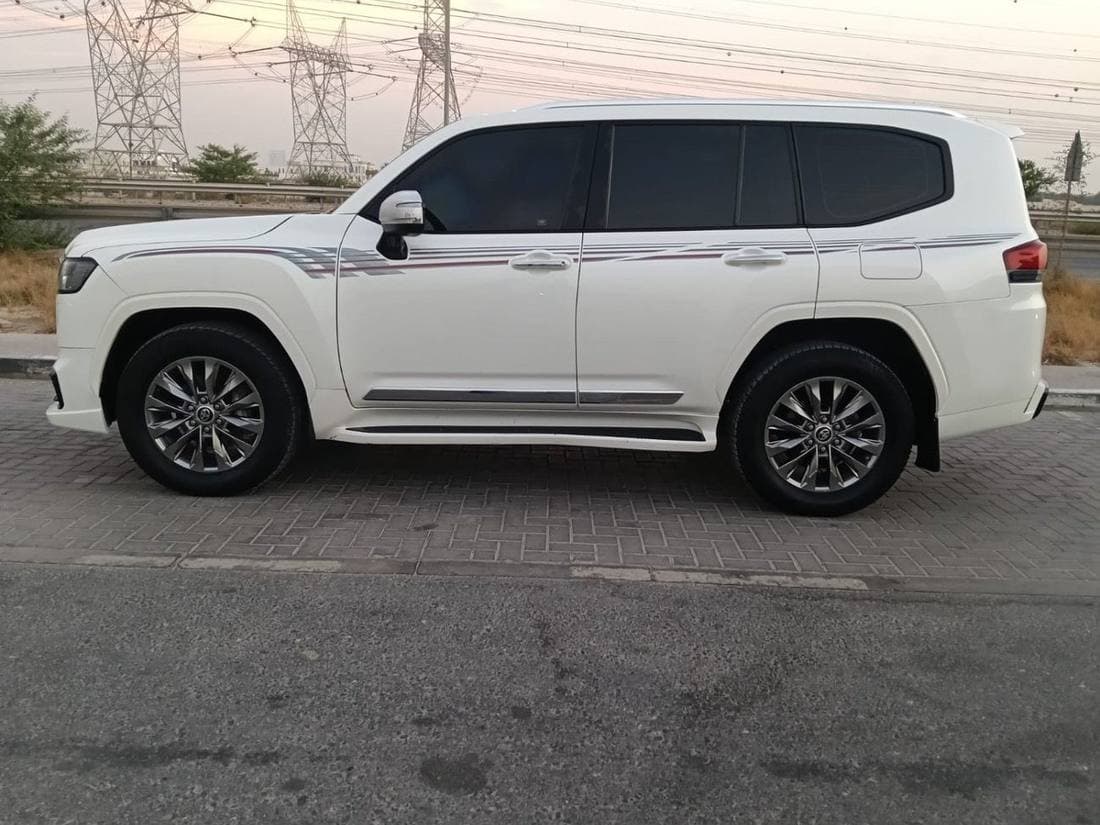2022 Toyota Land Cruiser VXR thumbnail 6