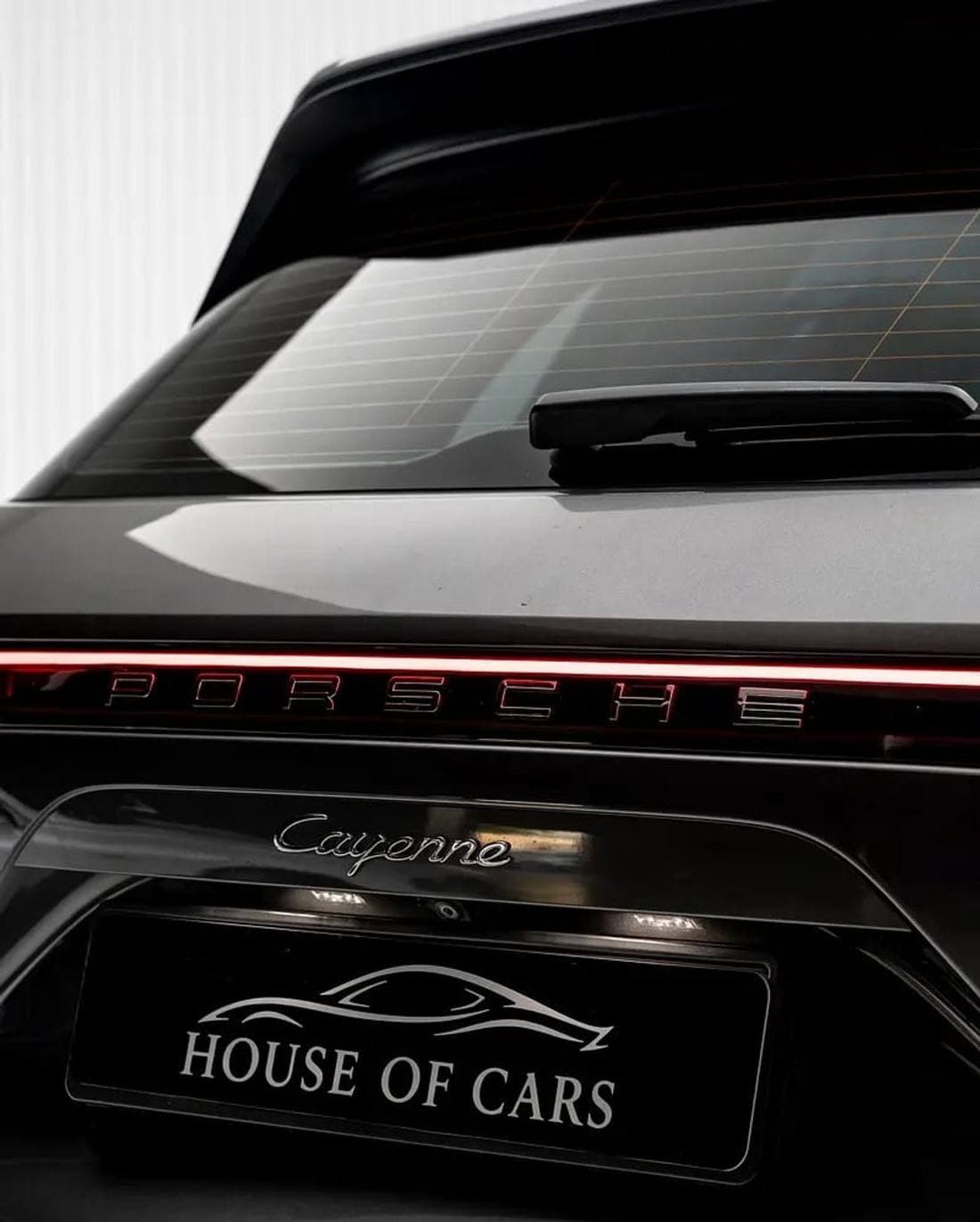 2019 Porsche Cayenne STANDARD thumbnail 4