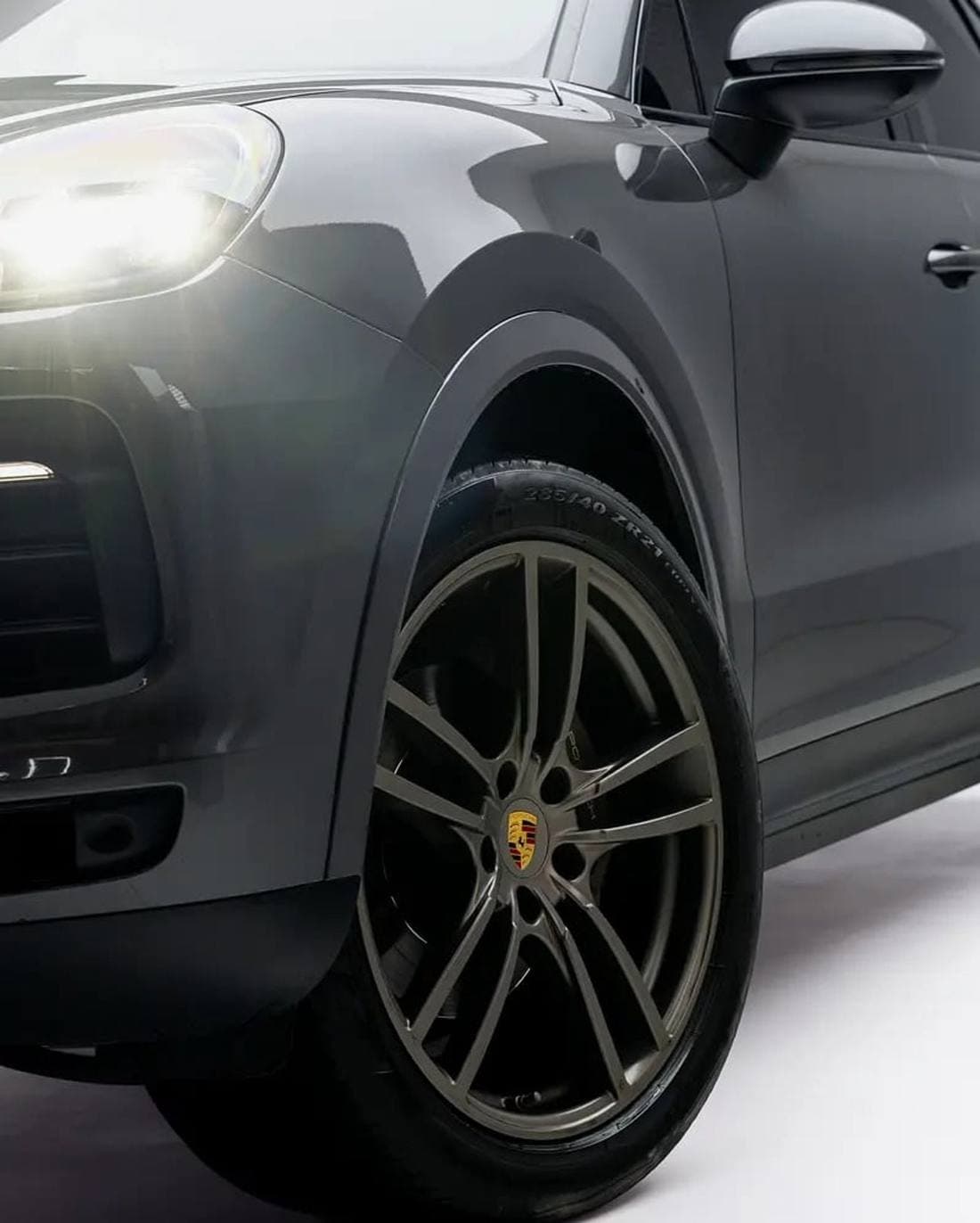 2019 Porsche Cayenne STANDARD thumbnail 3