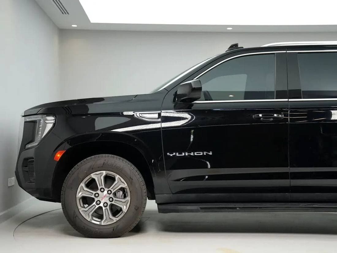 2021 GMC Yukon SLE thumbnail 3