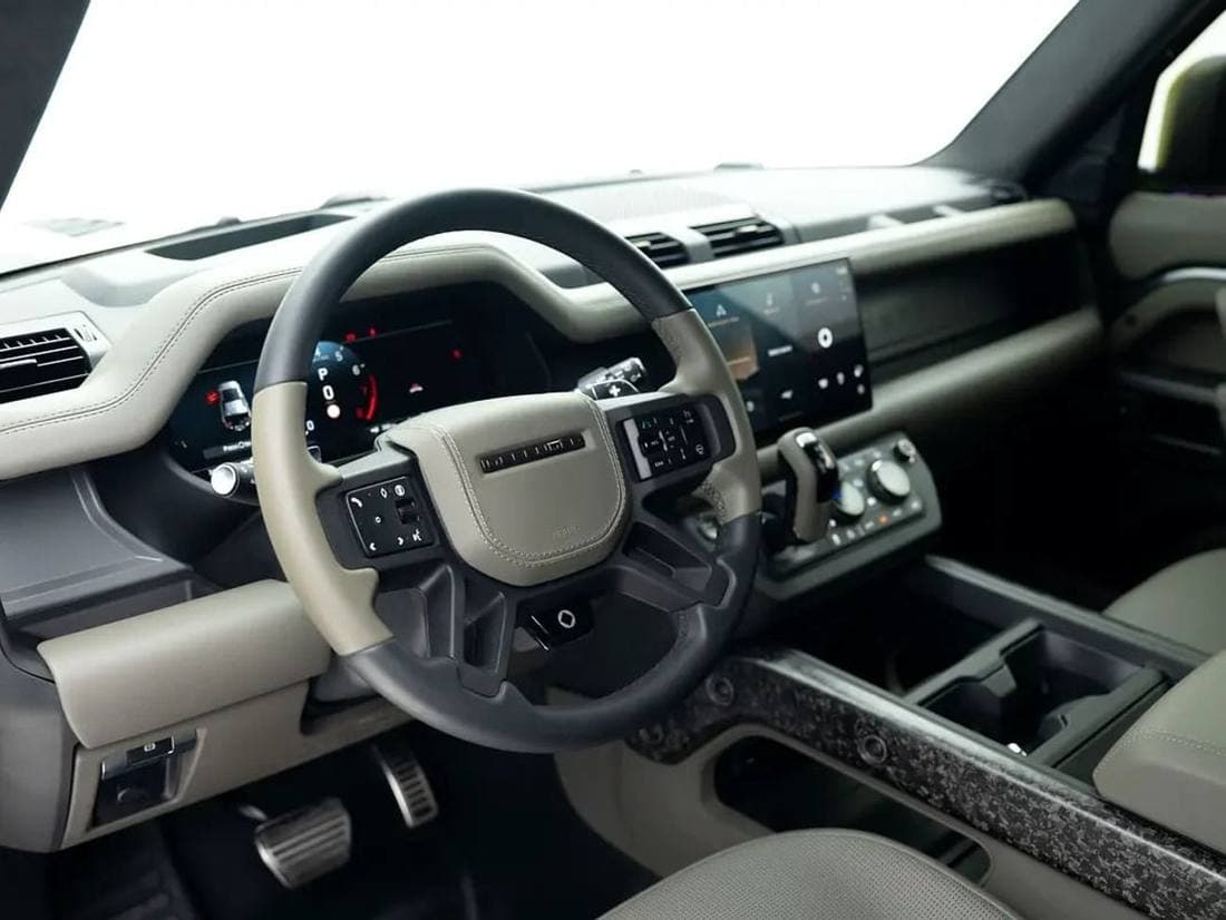 2025 Land Rover Defender thumbnail 5