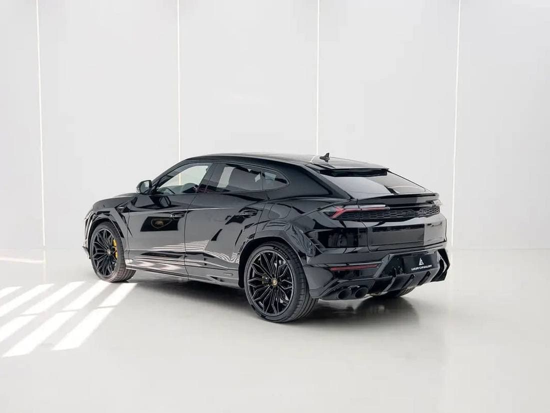2025 Lamborghini Urus SE thumbnail 3