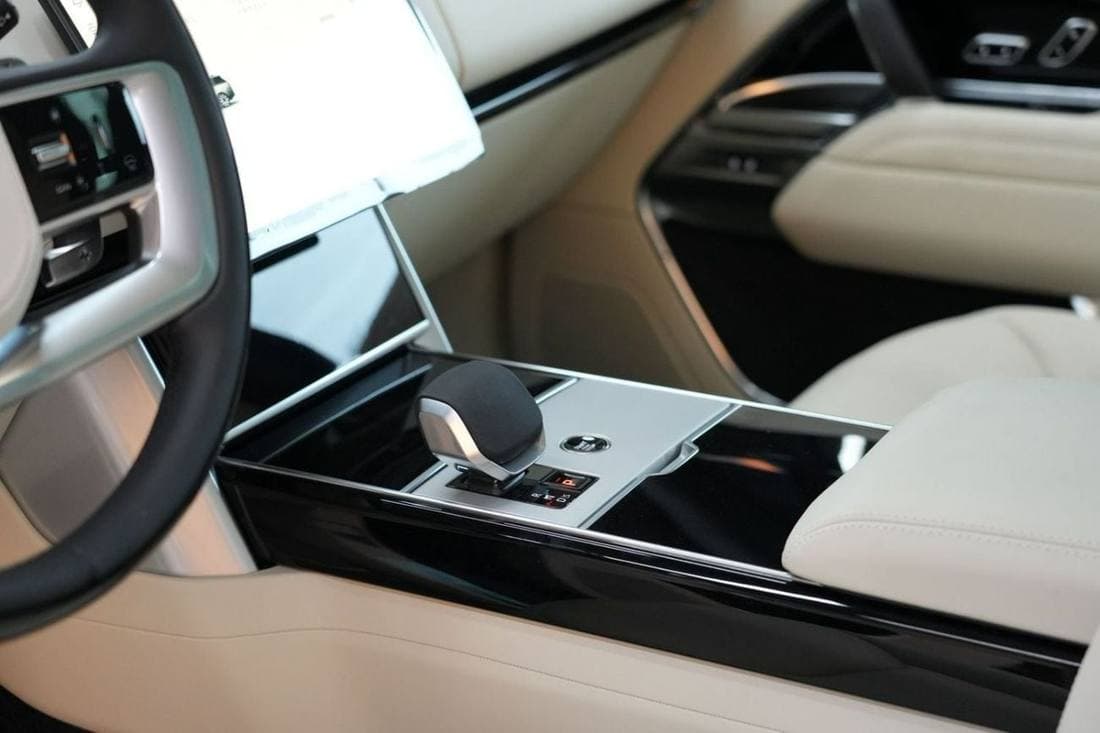 2026 Land Rover Range Rover AUTOBIOGRAPHY P530 thumbnail 8
