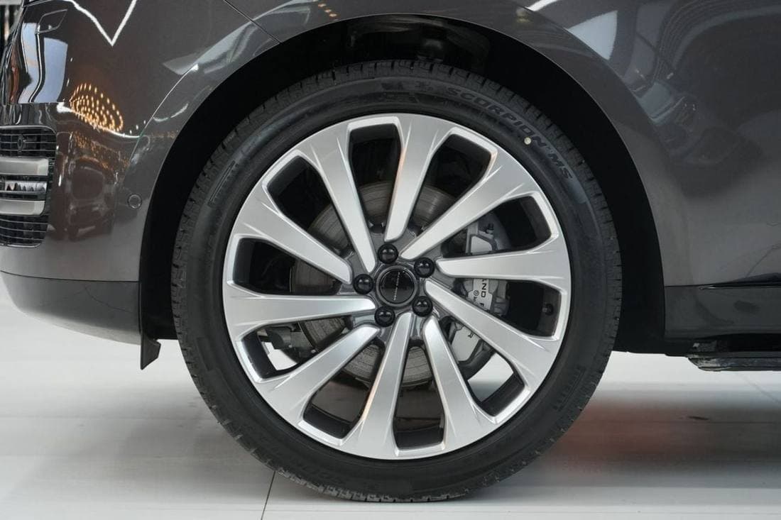 2026 Land Rover Range Rover AUTOBIOGRAPHY P530 thumbnail 6