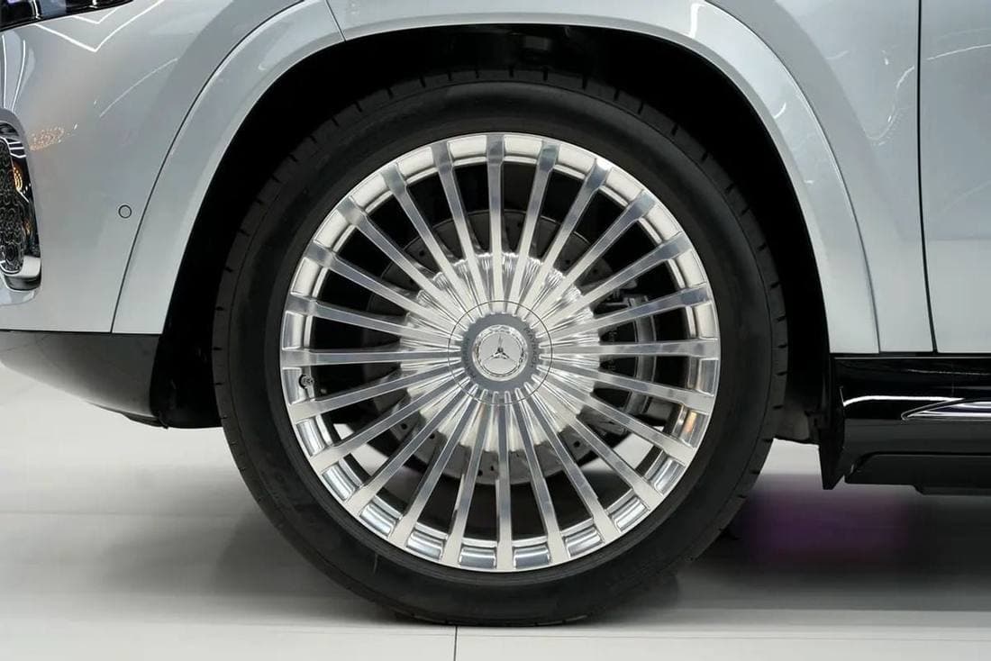 2026 Mercedes Maybach GLS600 Maybach thumbnail 5