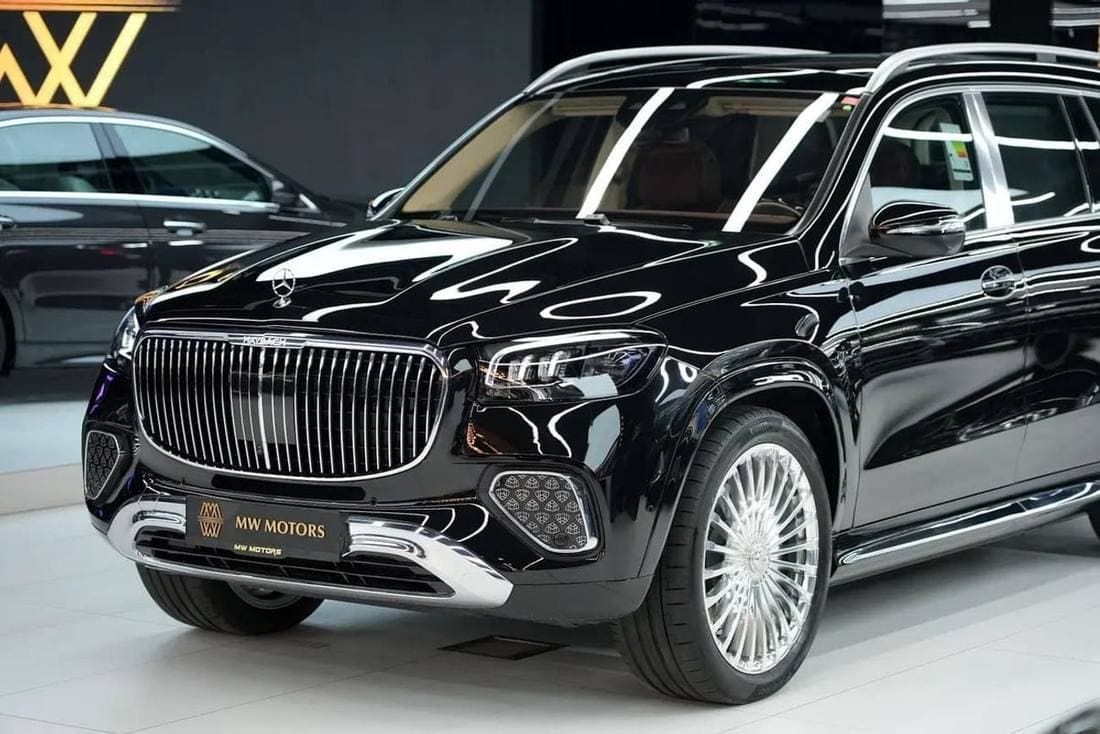 2026 Mercedes Maybach GLS600 Maybach thumbnail 3