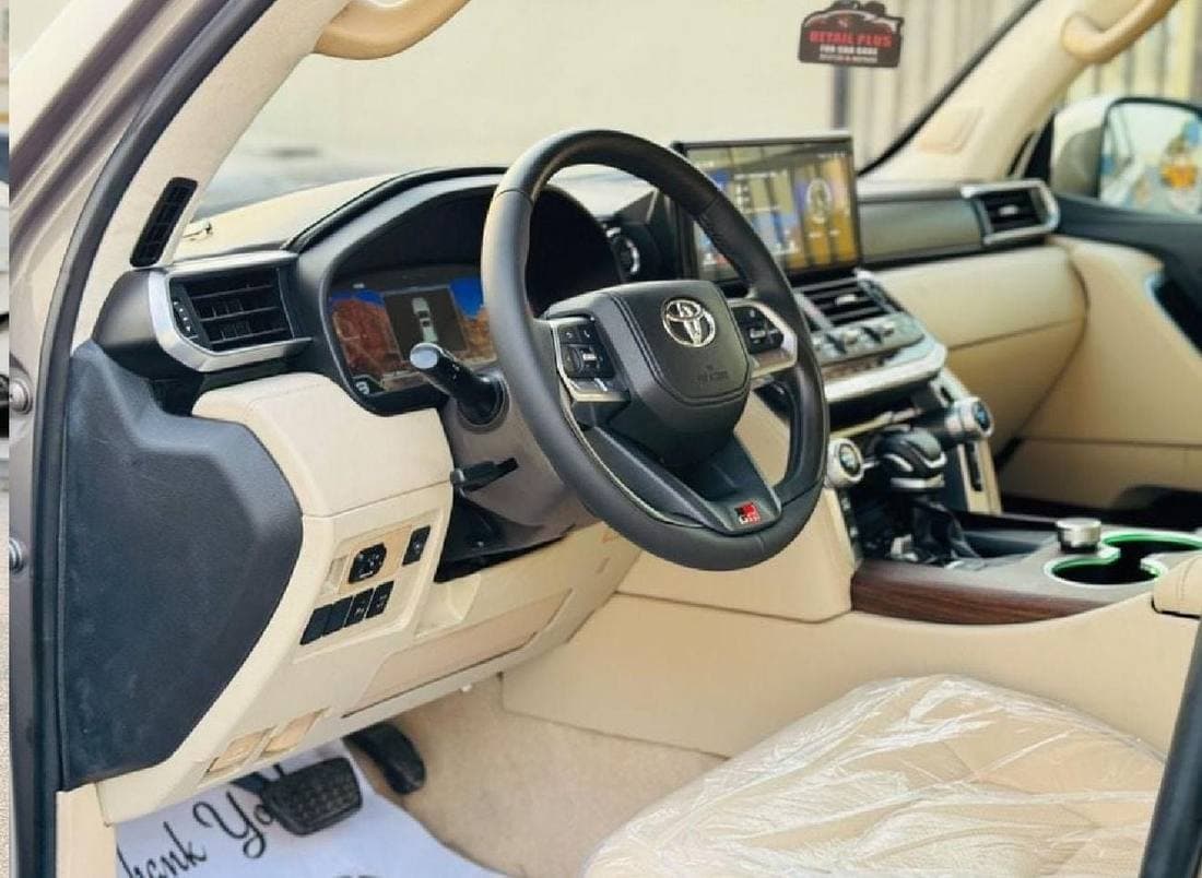 2016 Toyota Land Cruiser thumbnail 7