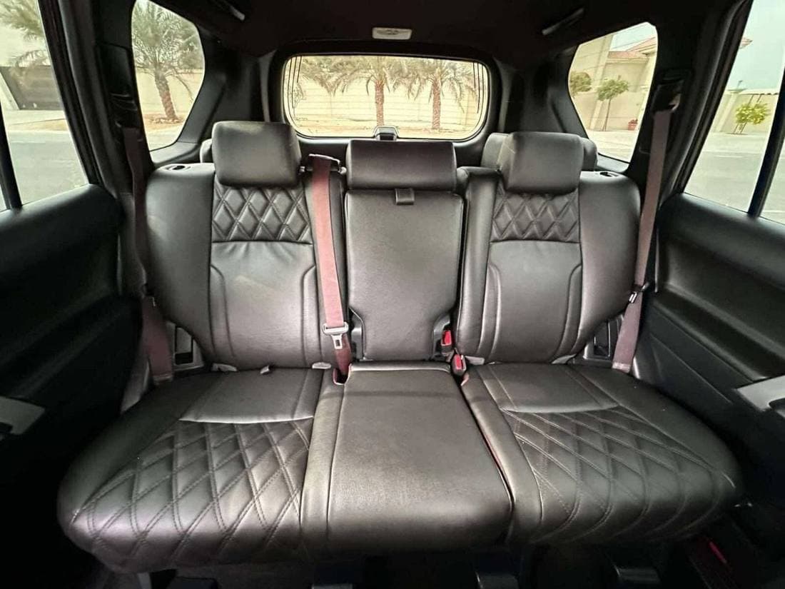 2023 Toyota Prado VXR thumbnail 8