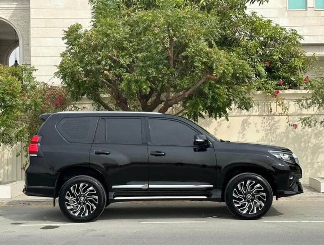 2023 Toyota Prado VXR thumbnail 3
