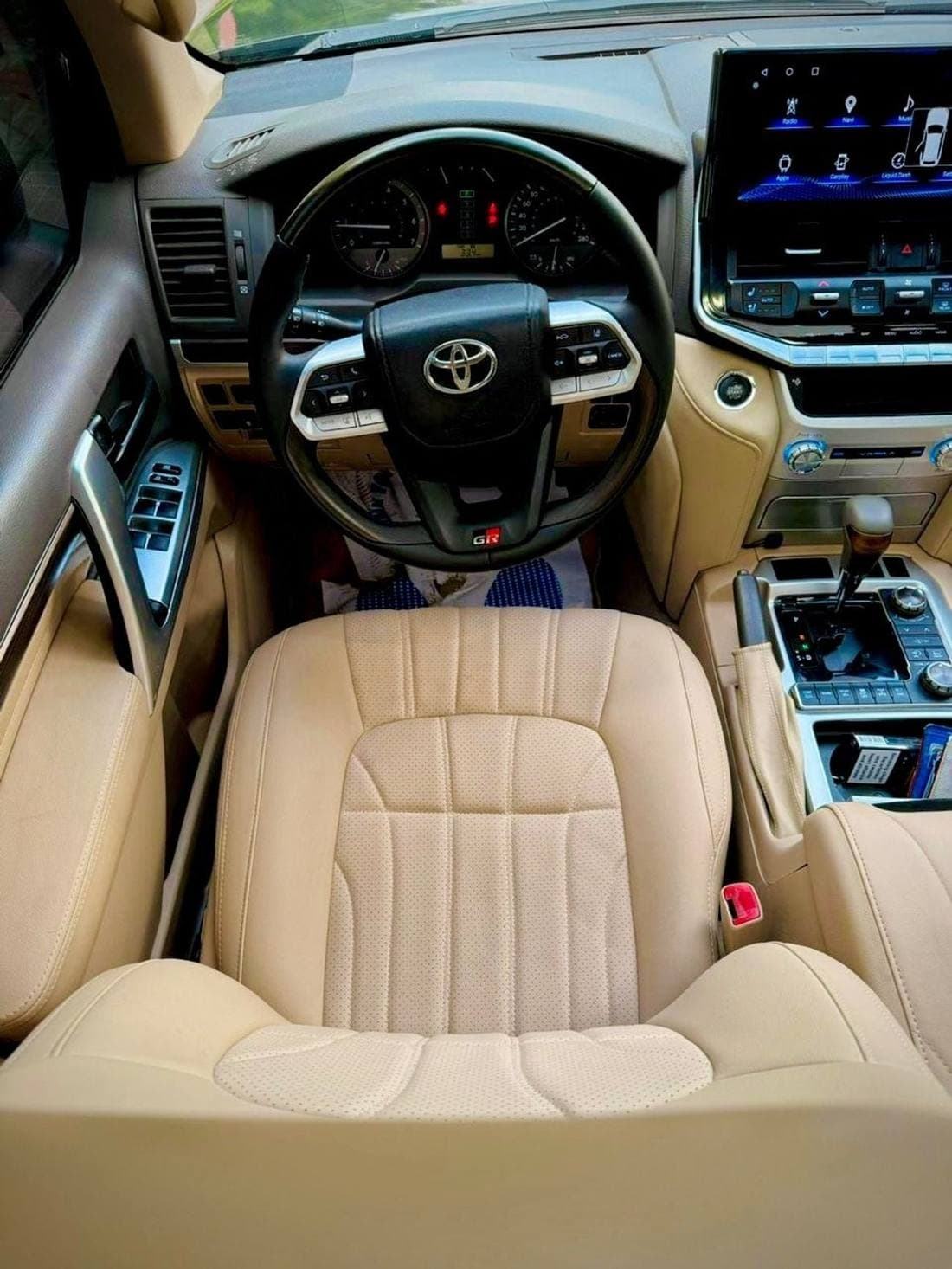 2017 Toyota Land Cruiser GXR thumbnail 8