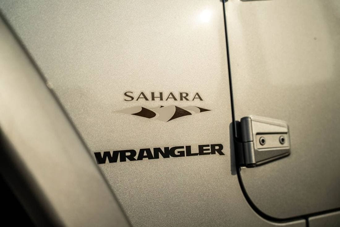 2016 Jeep Wrangler SAHARA thumbnail 3