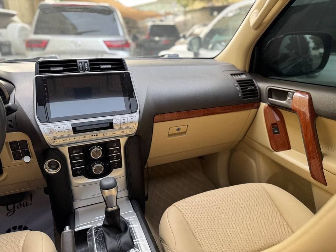 2016 Toyota Prado VXR thumbnail 8