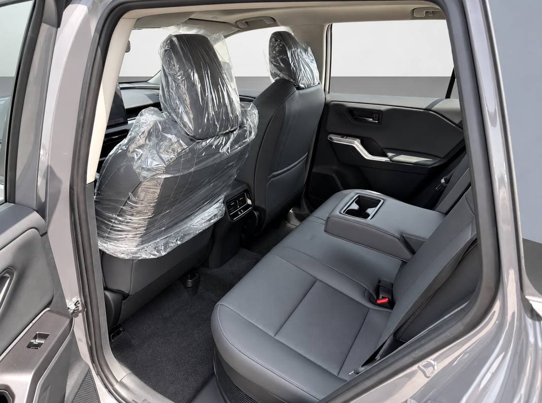2026 Toyota RAV4 LUXURY HEV thumbnail 4