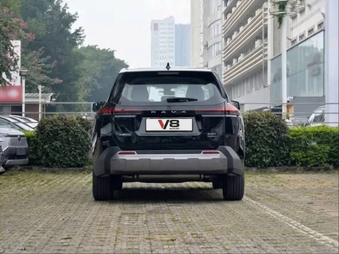 2026 Toyota RAV4 VXR HEV thumbnail 2