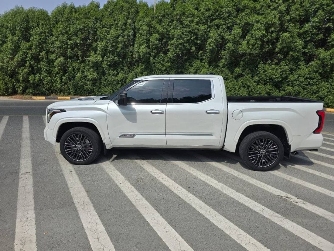 2023 Toyota Tundra thumbnail 3
