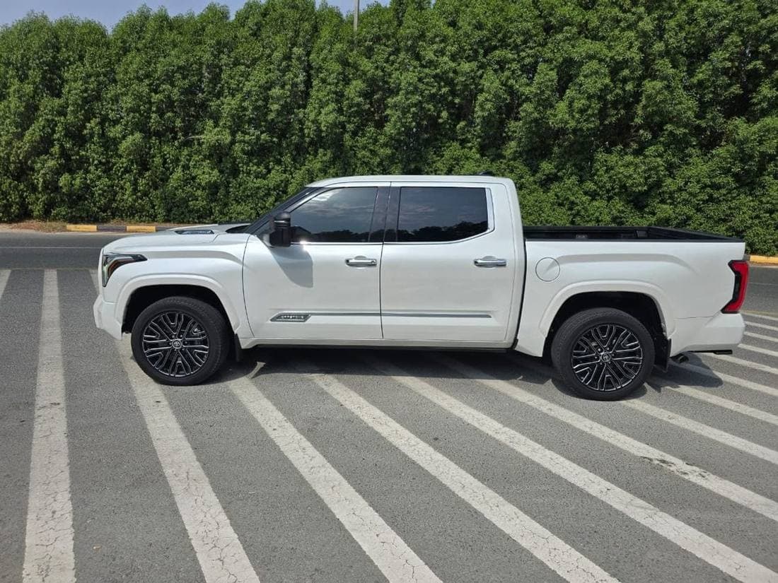 2023 Toyota Tundra thumbnail 5