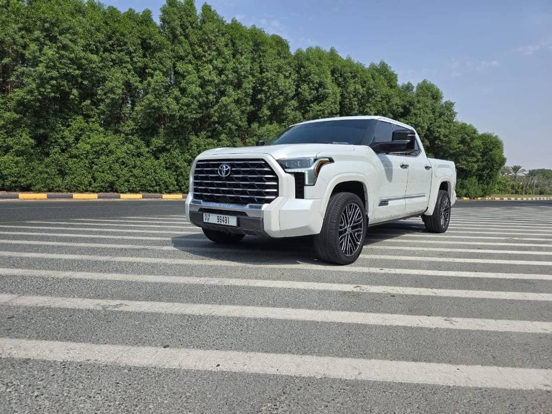 2023 Toyota Tundra thumbnail 2