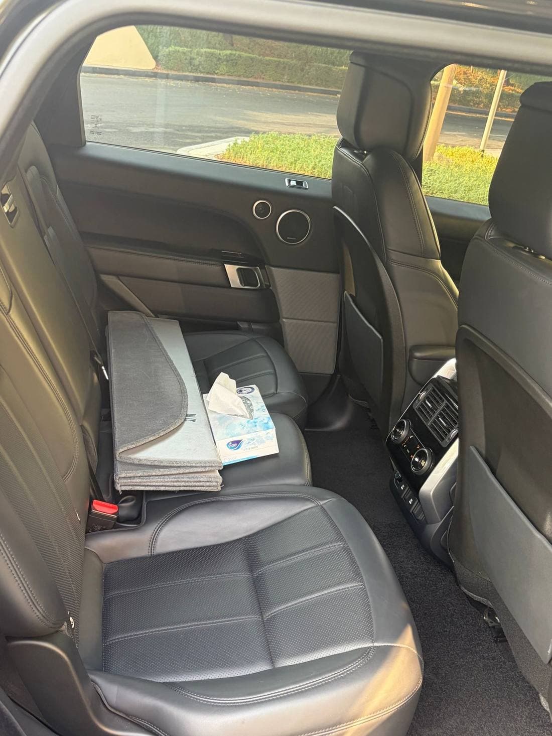 2018 Land Rover Range Rover Sport HSE DYNAMIC thumbnail 4