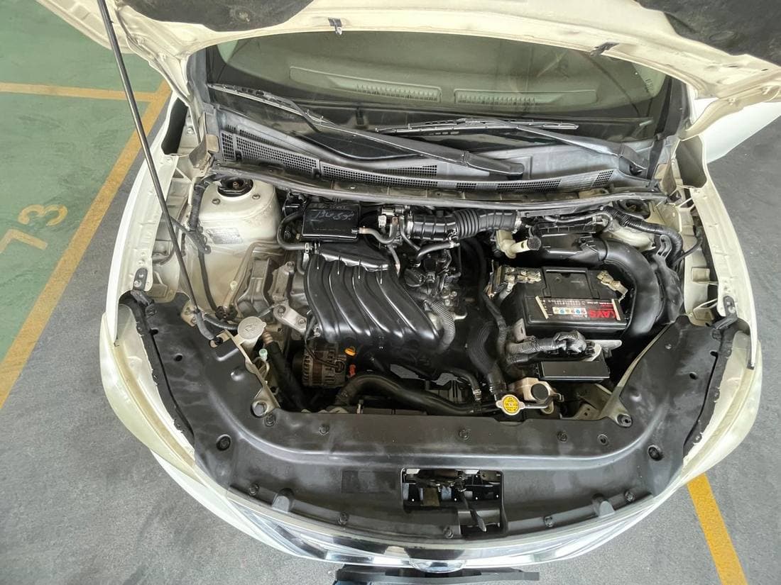 2016 Nissan Sentra SL thumbnail 7