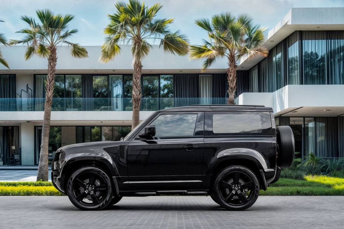 2023 Land Rover Defender thumbnail 2