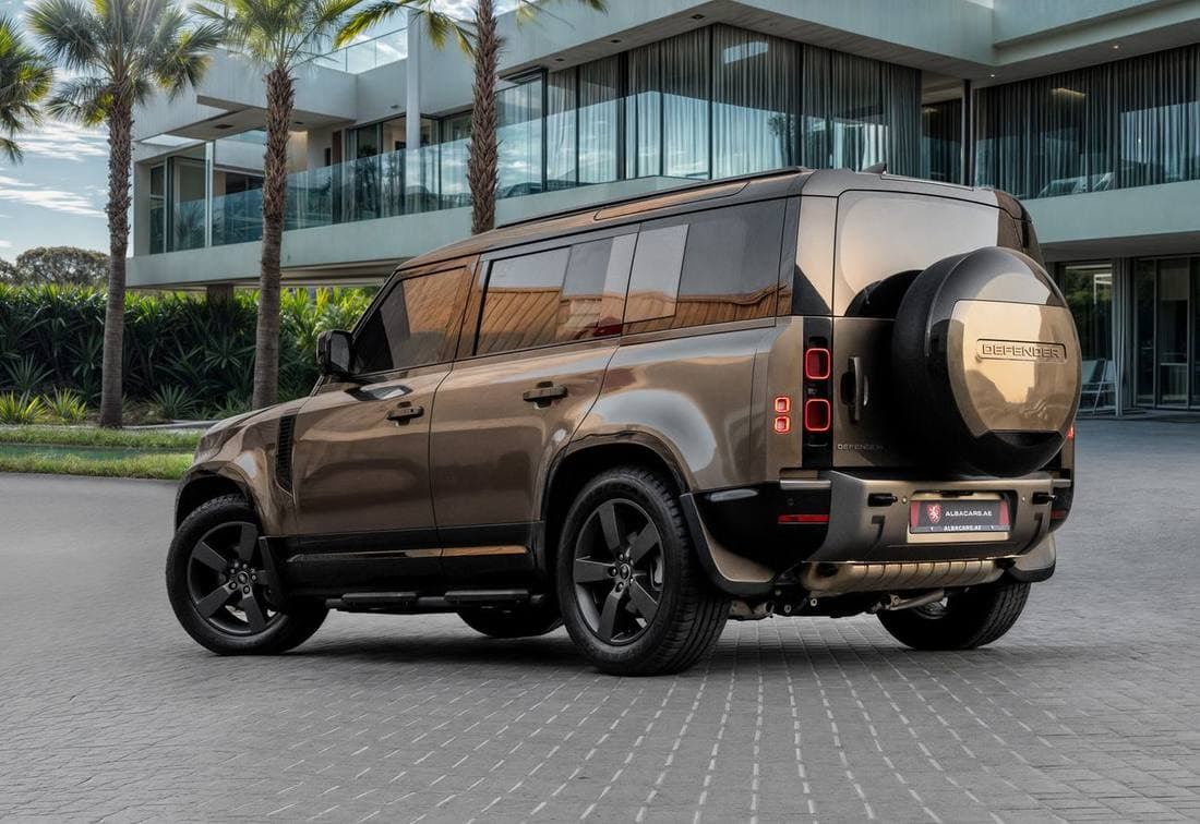 2025 Land Rover Defender thumbnail 3