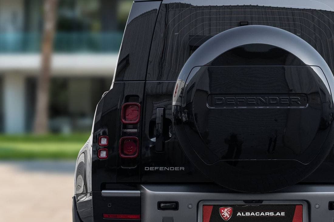 2025 Land Rover Defender thumbnail 6