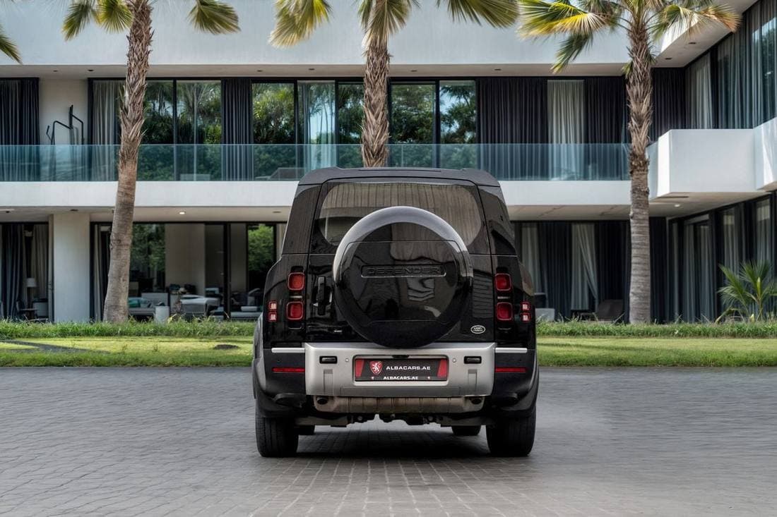 2023 Land Rover Defender 130 SE P400 thumbnail 5
