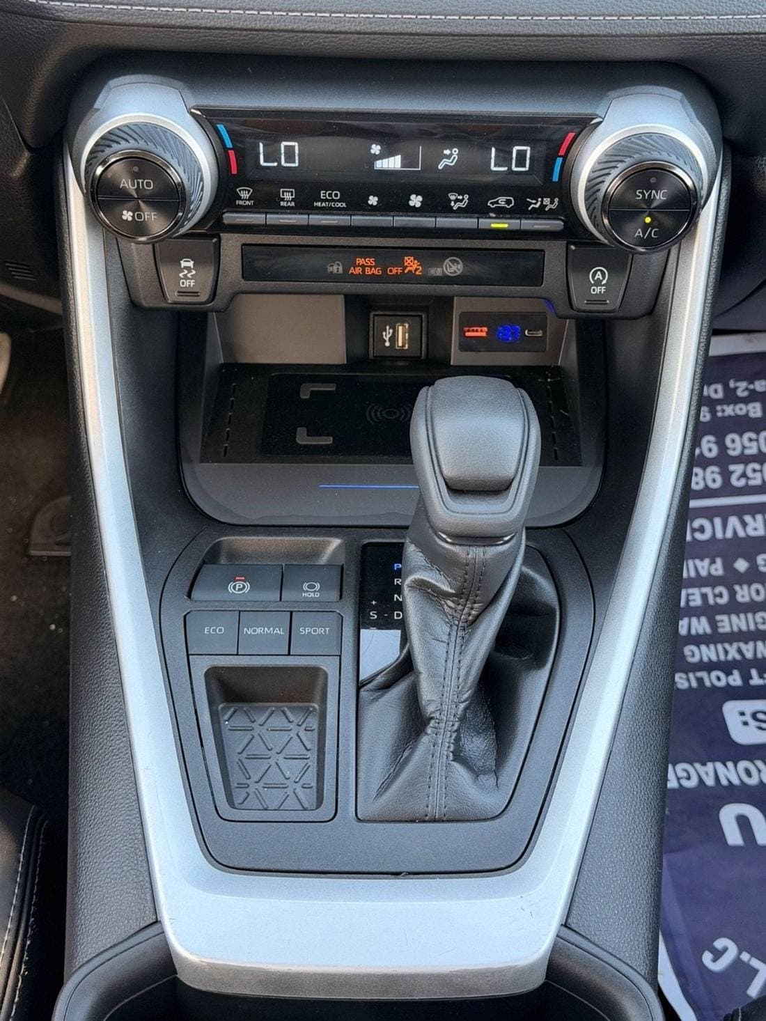 2023 Toyota RAV4 XLE thumbnail 7