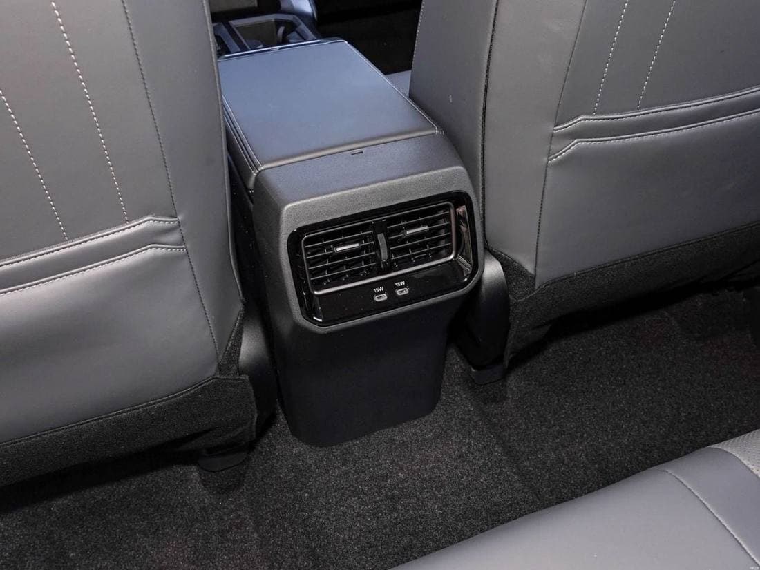 2026 Toyota RAV4 VXR HEV thumbnail 7