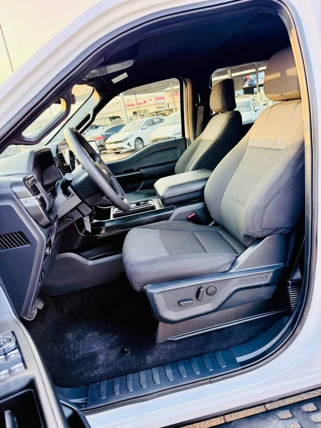 2025 Ford F 150 thumbnail 8
