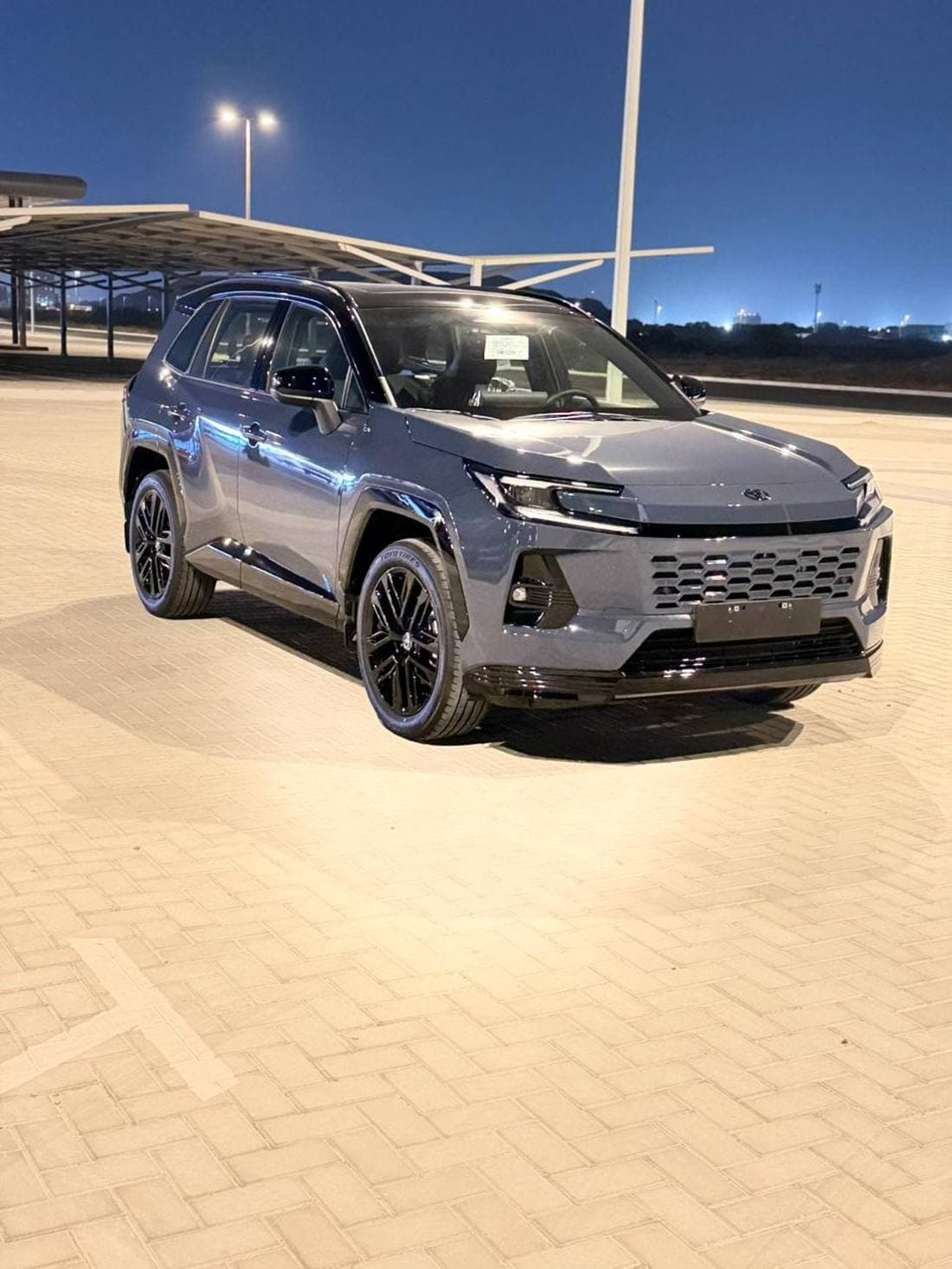 2026 Toyota RAV4 VXR HEV thumbnail 2