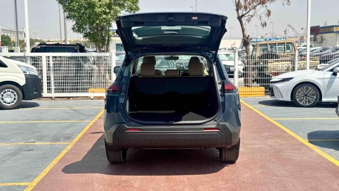 2026 Toyota RAV4 XLE HEV thumbnail 7