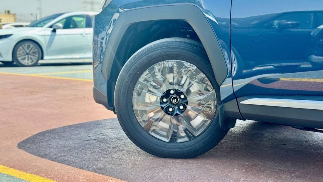 2026 Toyota RAV4 XLE HEV thumbnail 8
