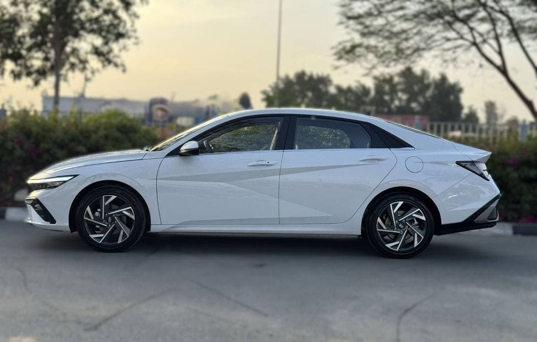 2025 Hyundai Elantra SMART thumbnail 4
