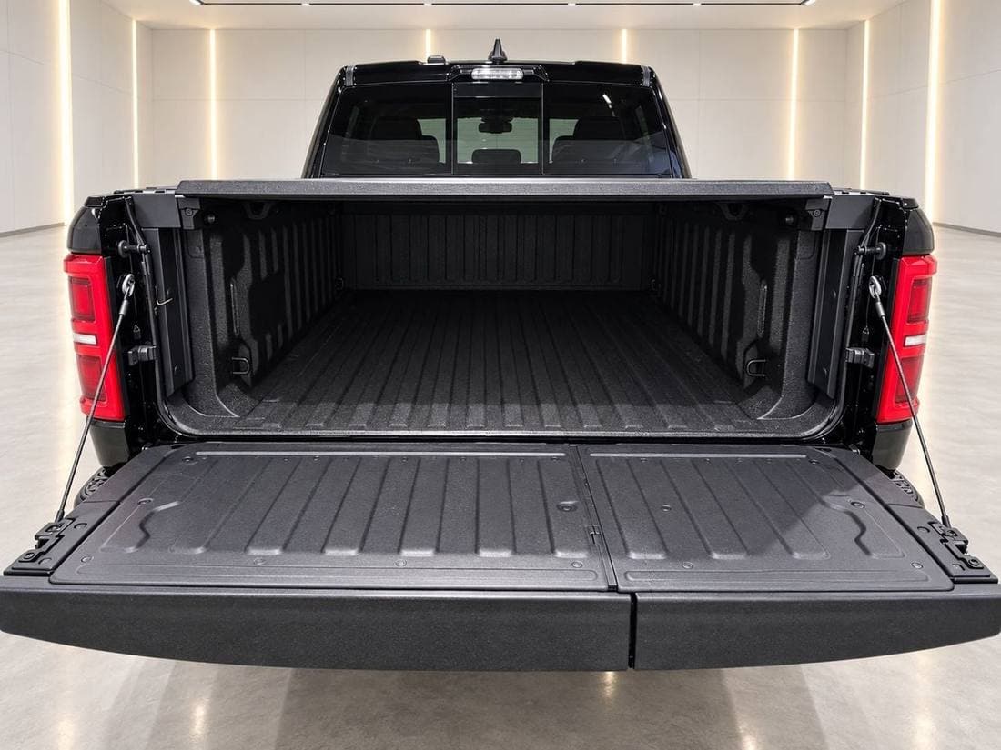 2026 RAM 1500 LIMITED thumbnail 5