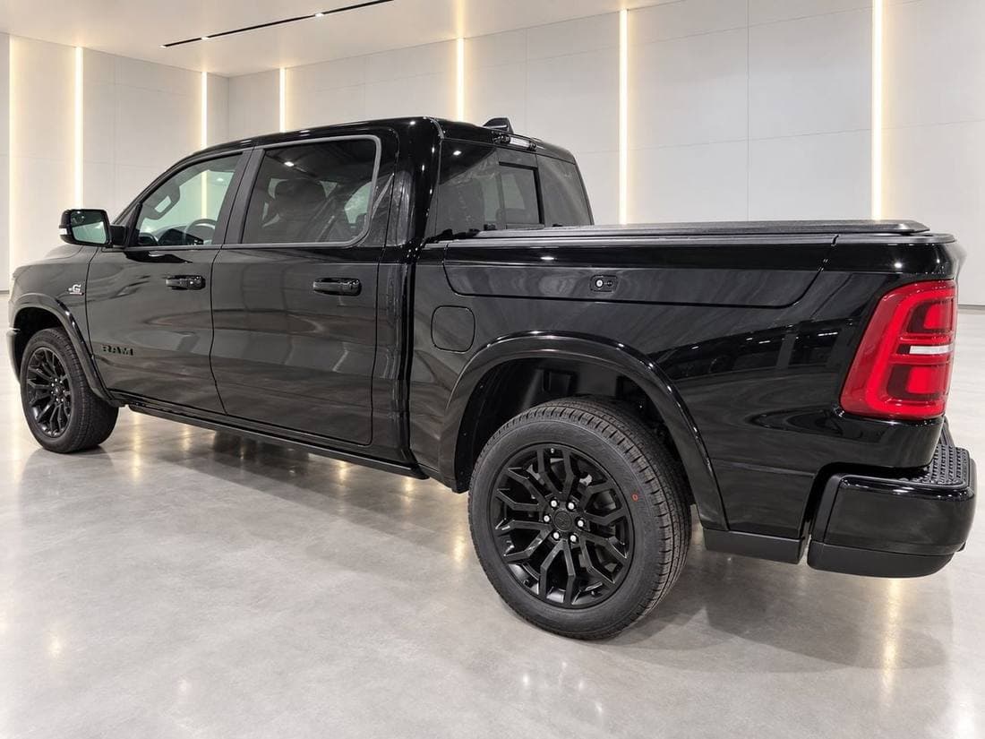2026 RAM 1500 LIMITED thumbnail 6