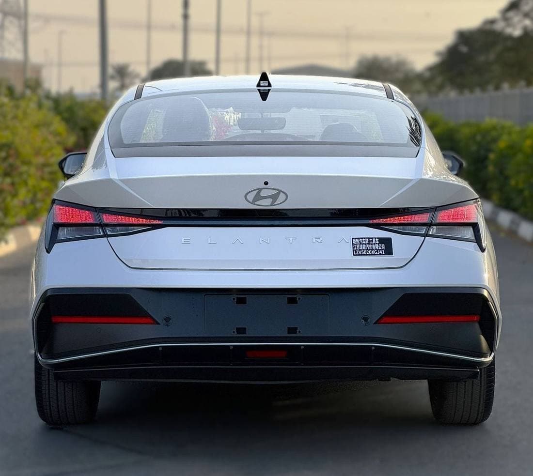 2025 Hyundai Elantra SMART thumbnail 7