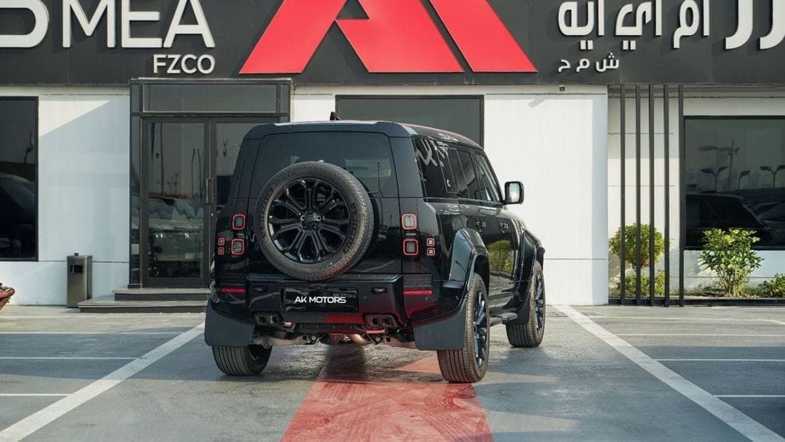 2026 Land Rover Defender Black Black OCTA P635 2026MY Export Only thumbnail 4