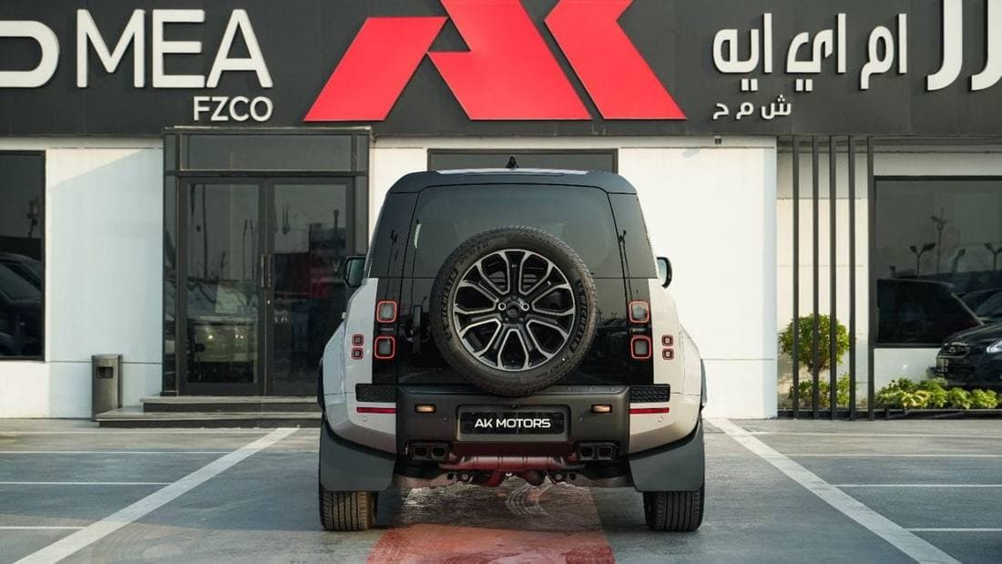 2026 Land Rover Defender OCTA thumbnail 5