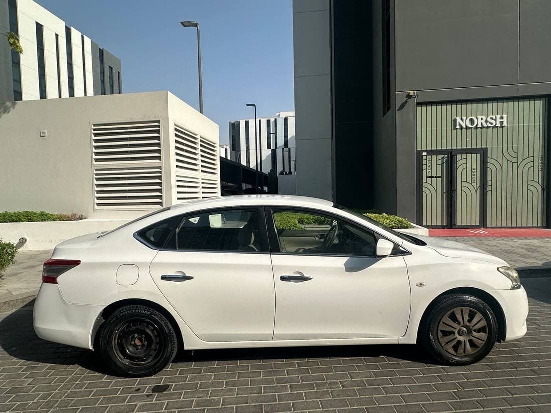 2015 Nissan Sentra S thumbnail 8