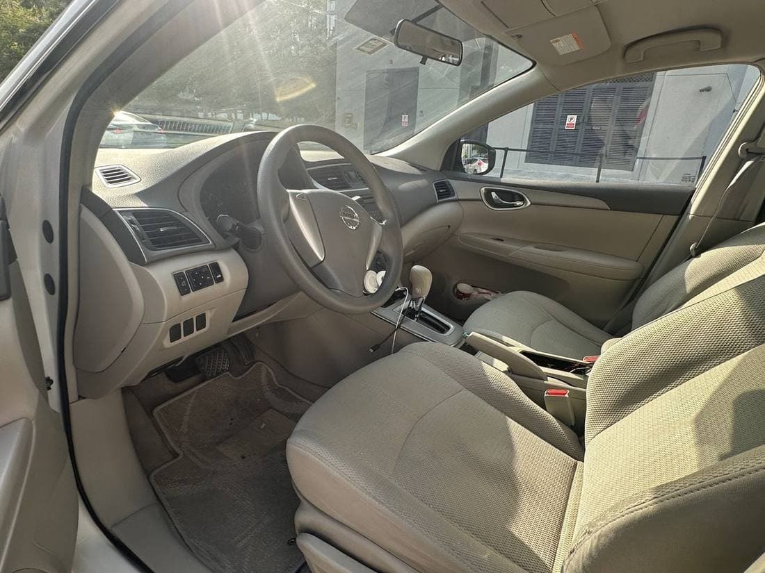 2015 Nissan Sentra S thumbnail 4