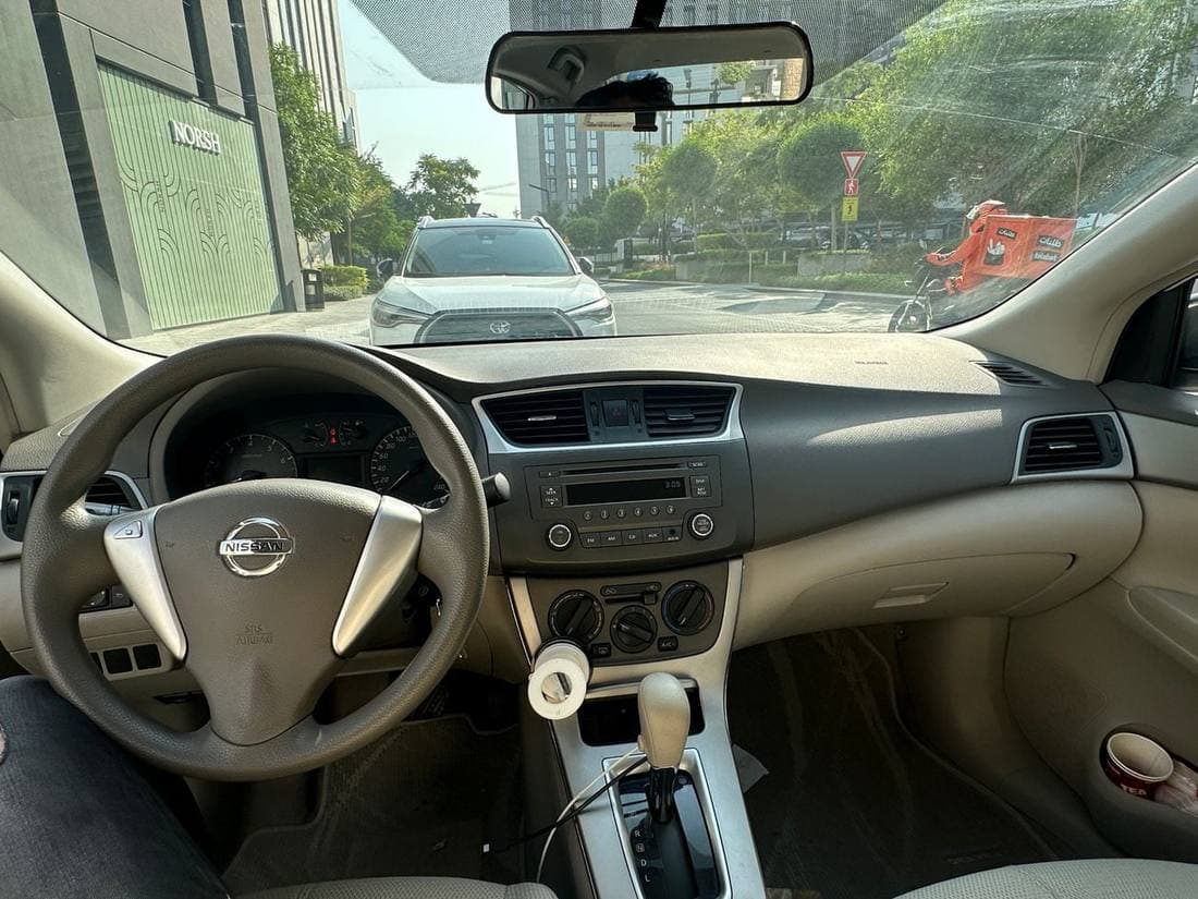 2015 Nissan Sentra S thumbnail 5