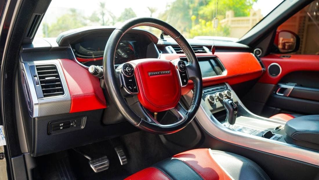2015 Land Rover Range Rover Sport SVR thumbnail 4