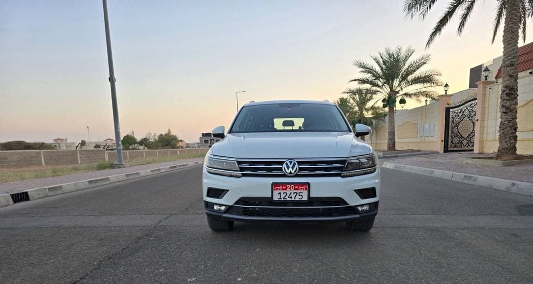 2018 Volkswagen Tiguan SEL thumbnail 3