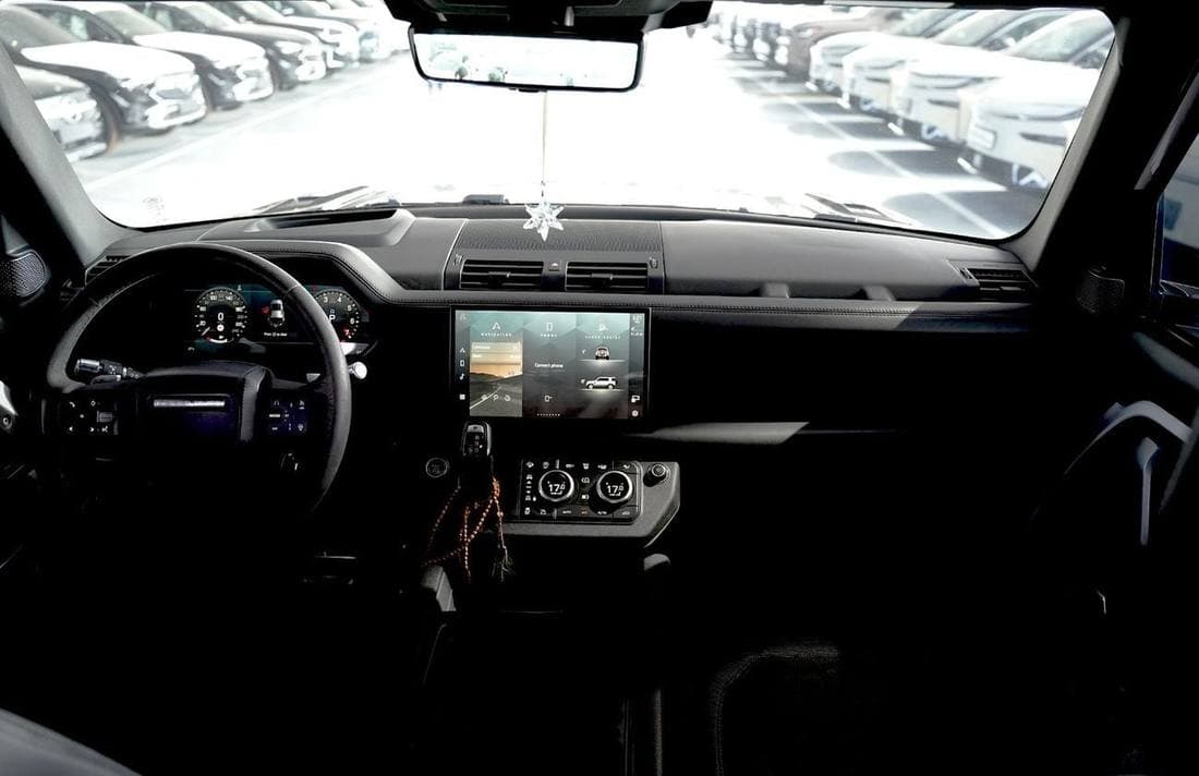 2022 Land Rover Defender thumbnail 4