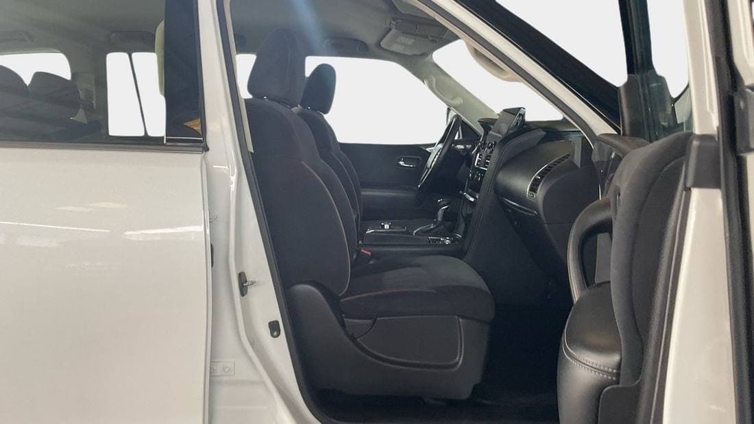 2022 Nissan Patrol LE T1 thumbnail 4