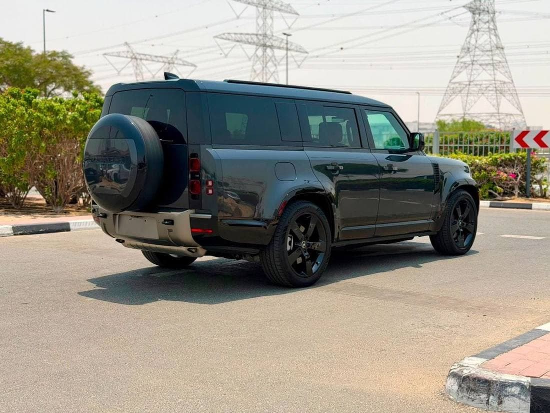 2025 Land Rover Defender P400 thumbnail 5