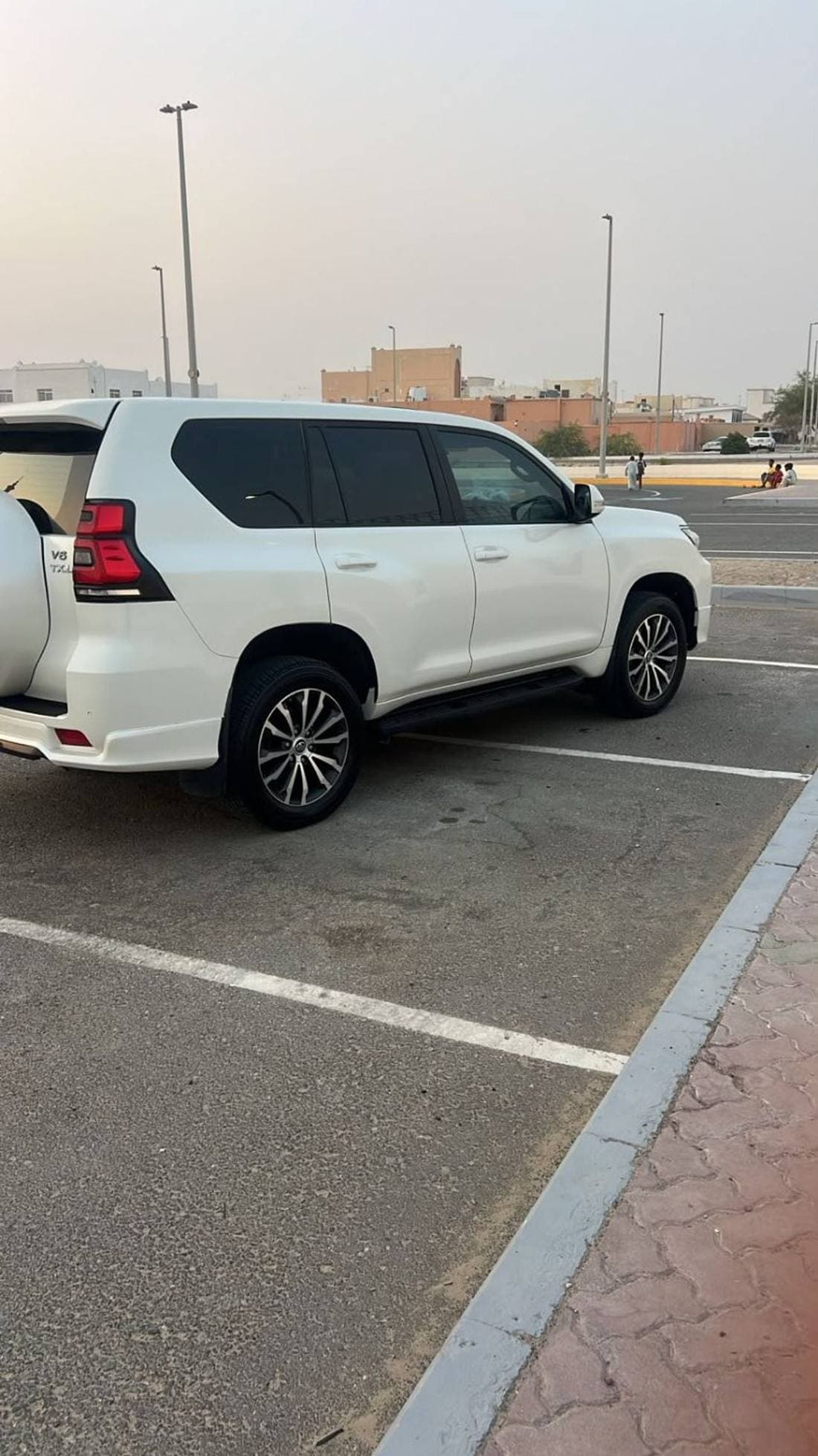 2022 Toyota Prado TX L thumbnail 4