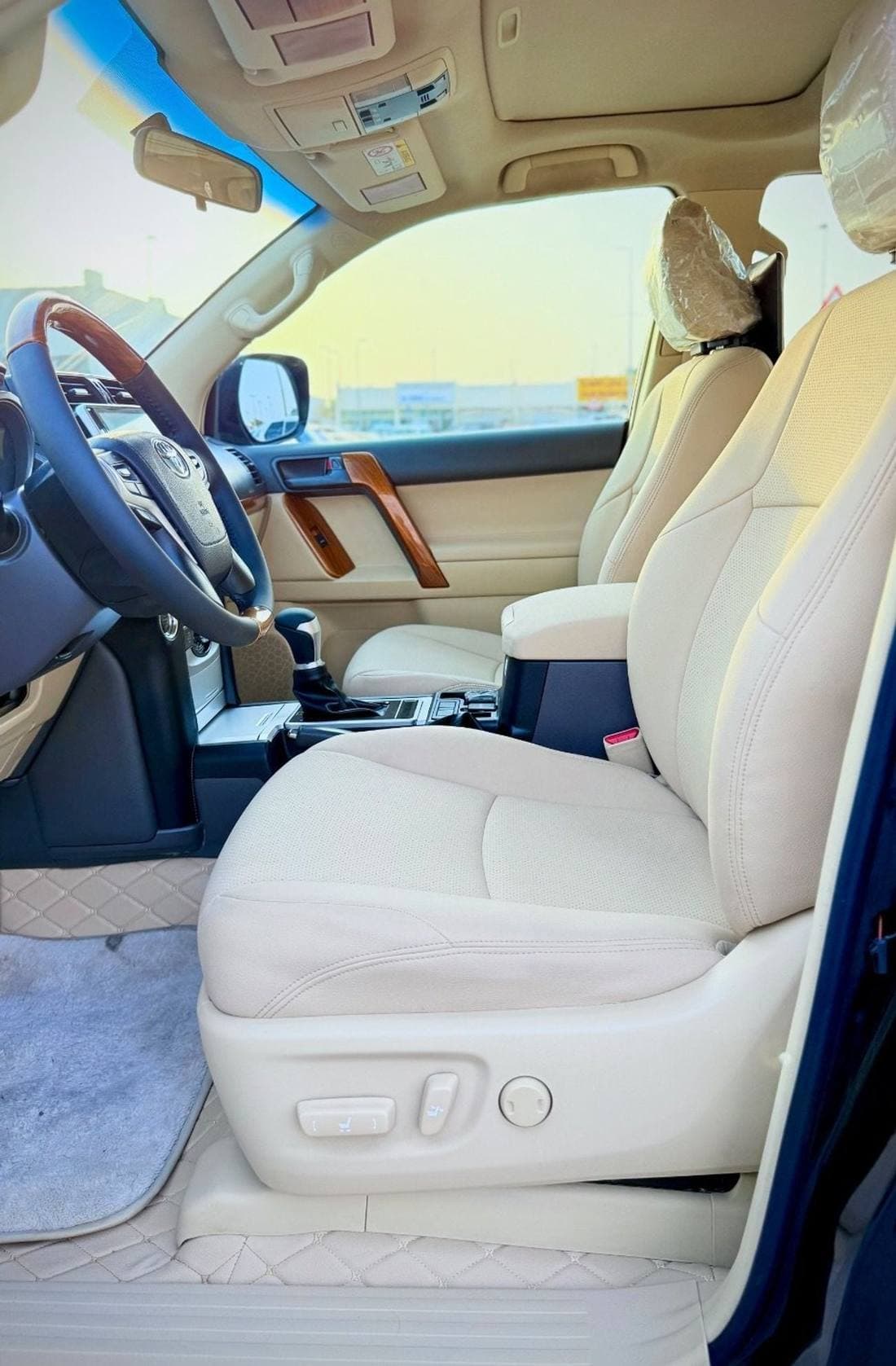 2016 Toyota Prado VXR thumbnail 5