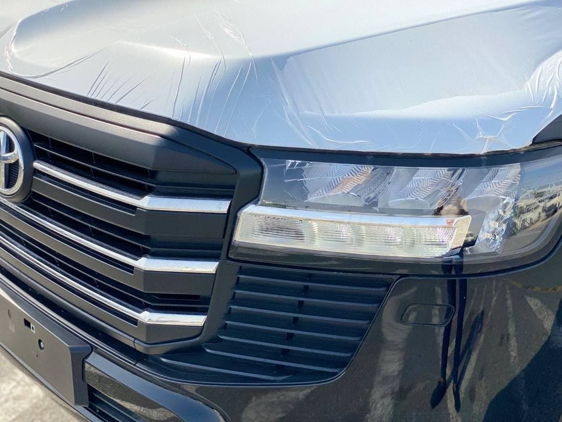 2025 Toyota Land Cruiser GXR thumbnail 5